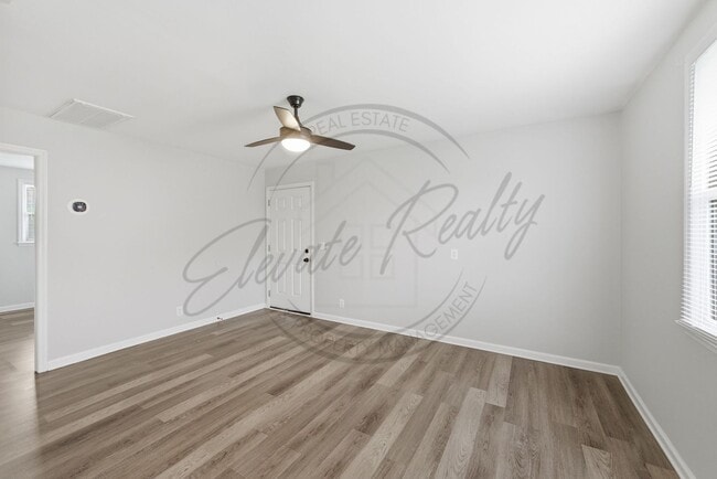 Building Photo - Two Bedroom Ranch Duplex in Hermitage with Updates and on Special!