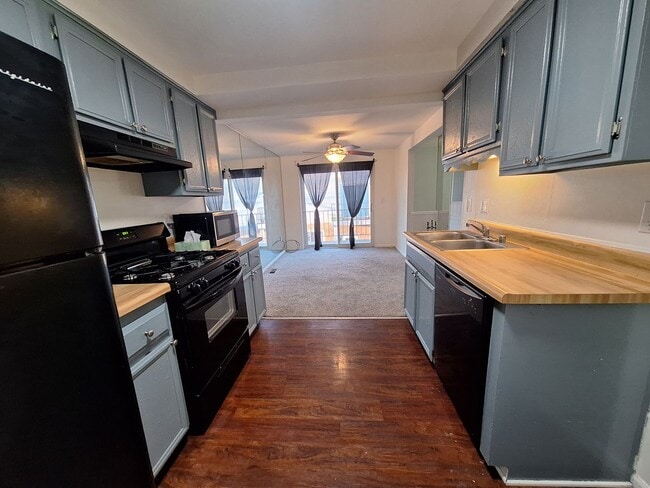 Building Photo - Charming Chesterfield Townhouse