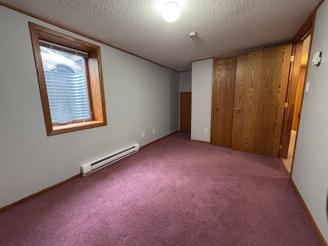 Building Photo - 2607 W 12th Street - Available May 8th - Short Term Rental Through October