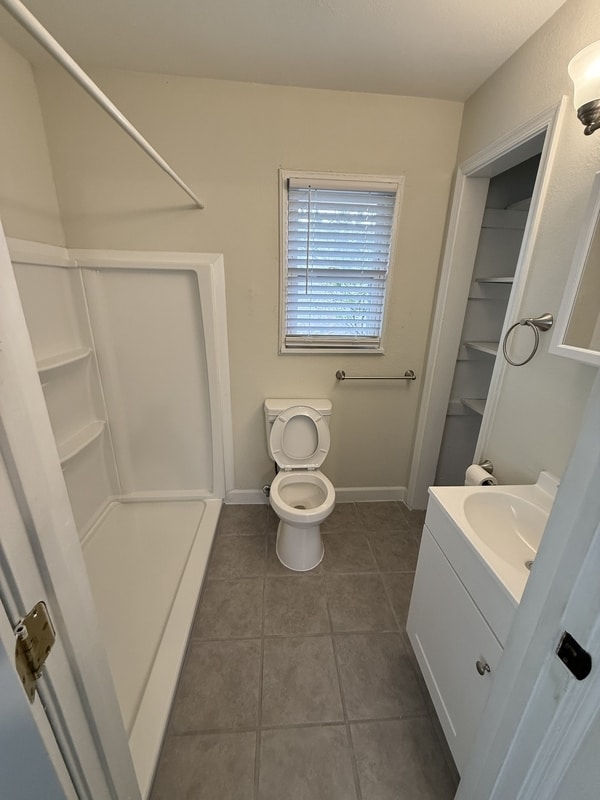 Building Photo - 1223 Redgate Ave