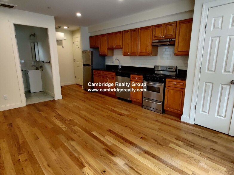 Primary Photo - 378 Harvard St
