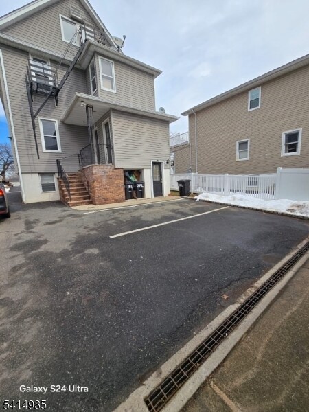 Building Photo - 133 William St