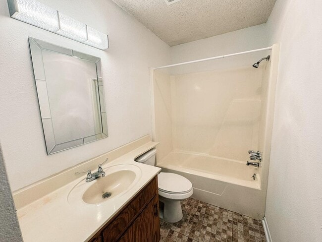 Building Photo - 109 Waterford Dr