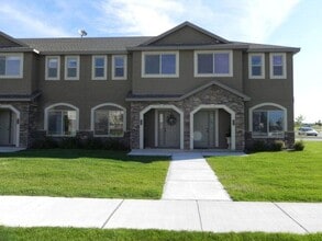 Building Photo - 3 Bed, 2.5 Bath, Rock Creek Townhome
