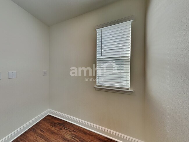 Building Photo - 27273 St Andrews Ave