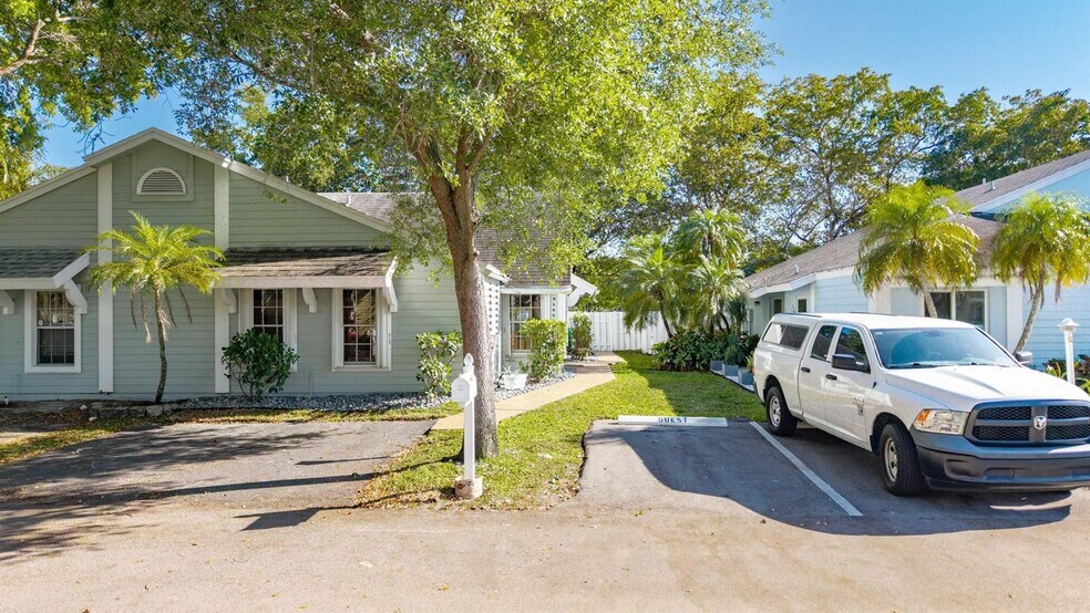 Building Photo - 11110 SW 9th Pl