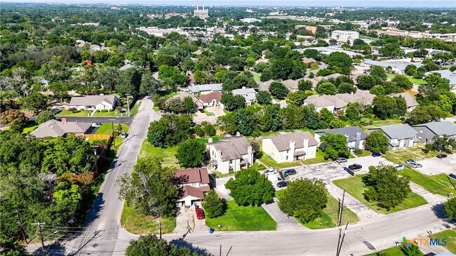 Building Photo - 1024 Mission Dr