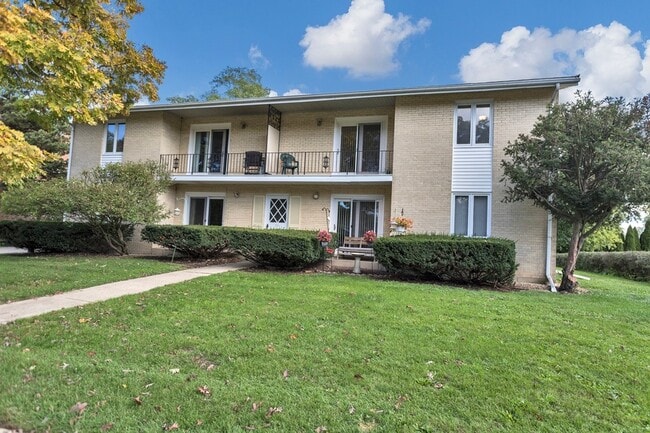 Building Photo - 31 Green Oaks Dr