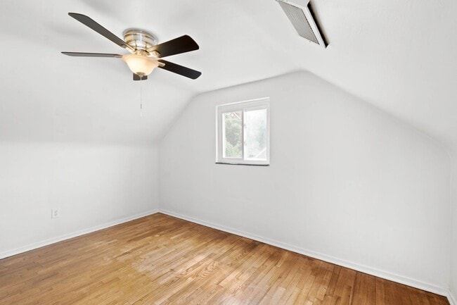 Building Photo - AVAILABLE AUGUST 1ST! DON'T MISS THIS BEAUTIFUL 3 BEDROOM IN WEST MIFFLIN!