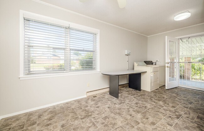 Building Photo - 240 Maywood Dr