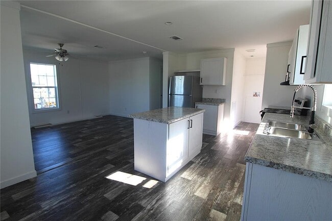 Building Photo - 4117 10th St Ct E