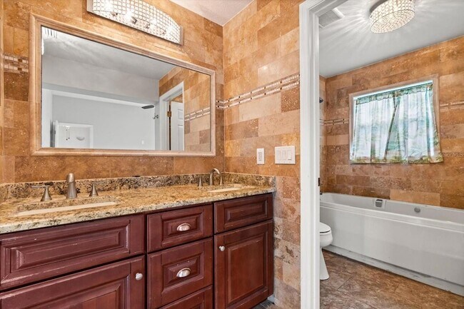 Building Photo - 443 Hamptoncrest Cir