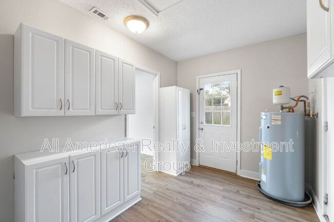 Building Photo - 333 Hudson Dr