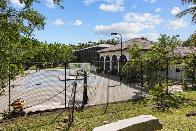 Building Photo - 10058 El Caballo Ct