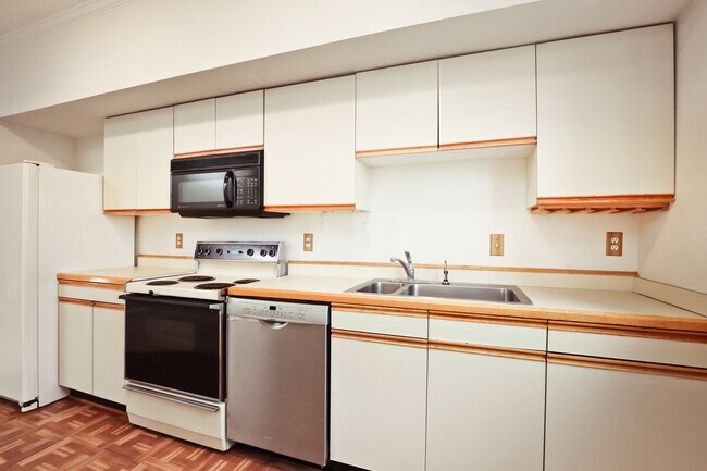 kitchen 1 - 1211 S Eads St