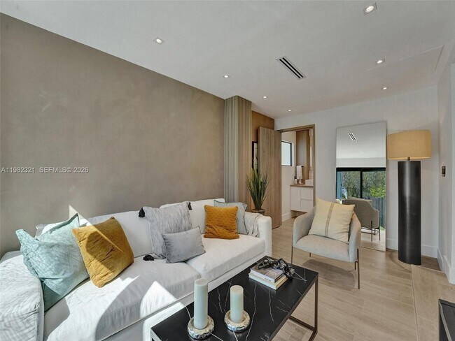 Building Photo - 2066 NE 174th St