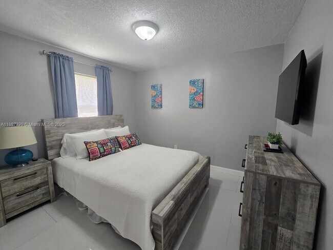 Building Photo - 1604 SW 7th St