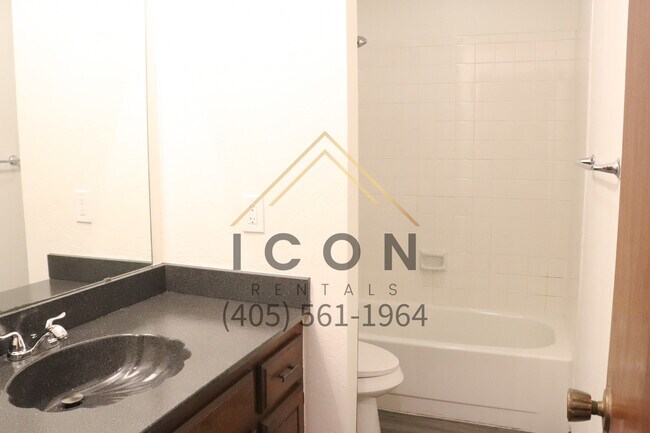 Building Photo - 3820 Southwind Ct