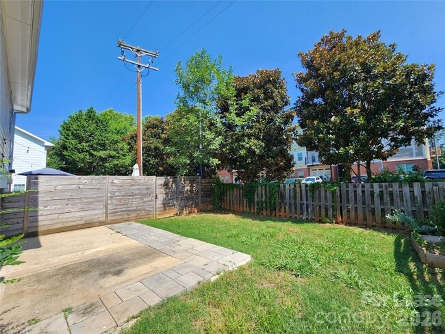 Building Photo - 1525 Briar Creek Rd