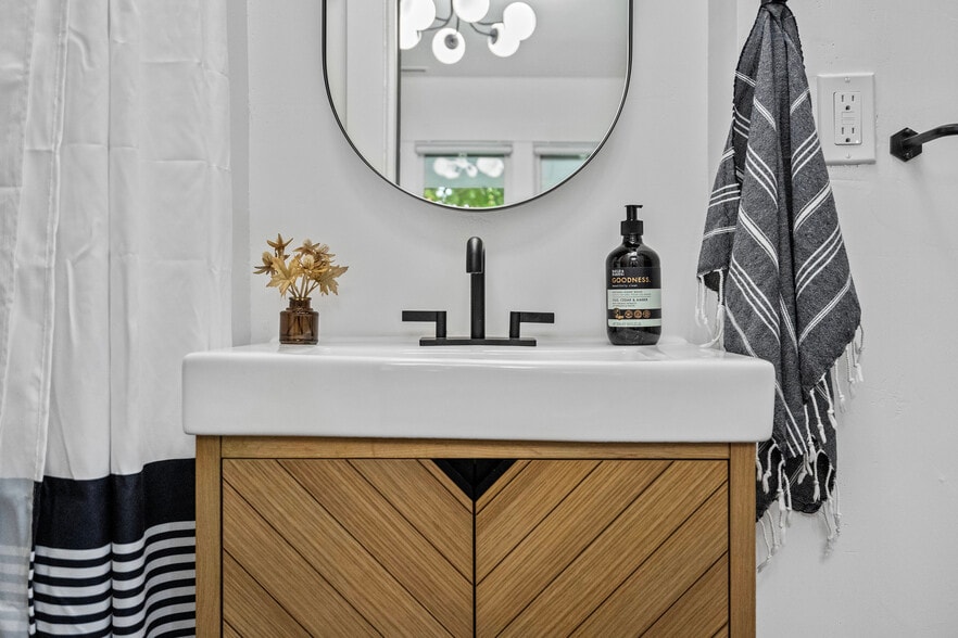 Building Photo - 428 S 400 W