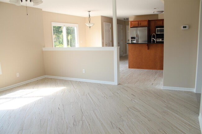 Building Photo - 107 Enchanted Way