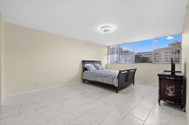 Building Photo - 100 Golden Isles Dr