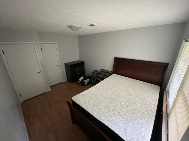Building Photo - 2920 Highwoods Dr E