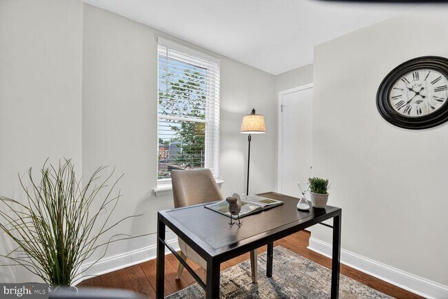 Building Photo - 1027 6th St NE