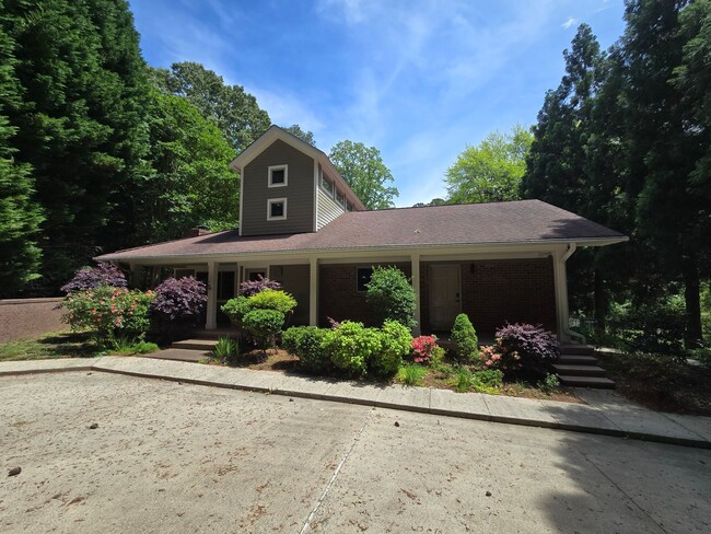 Building Photo - Design and Uniquity Radiate in this Centra...