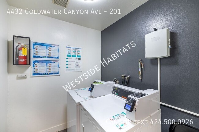 Building Photo - Gorgeous NEWLY RENOVATED apartment with a ...