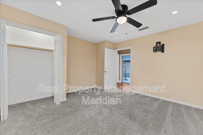 Building Photo - 20 Timberline Dr