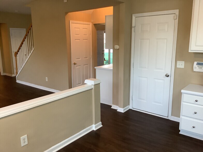 Building Photo - 1432 Cantwell Ct