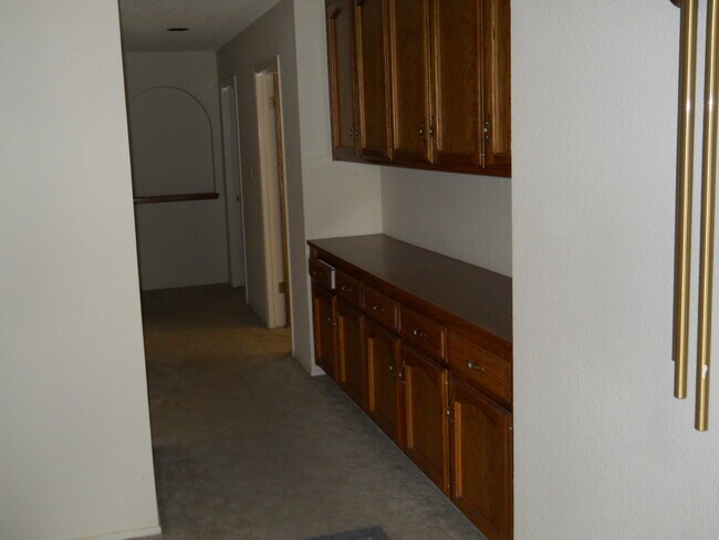 Building Photo - Beautiful Home in Wasco with Solar!!