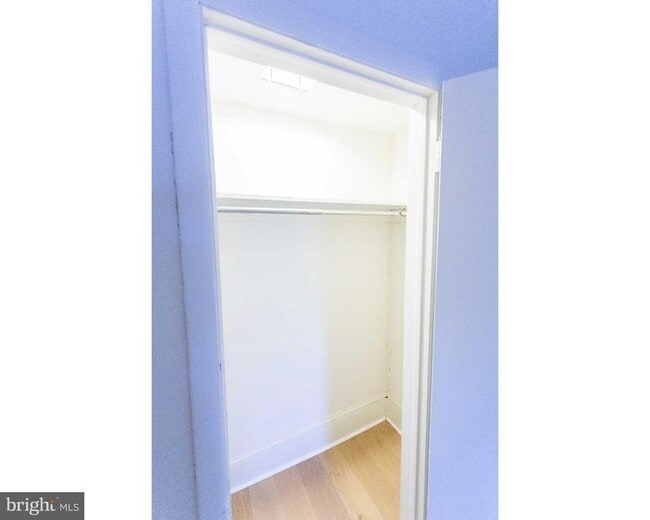 Building Photo - 901 Clinton St