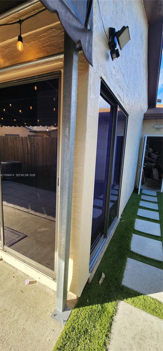 Building Photo - 9660 W Elm Ln