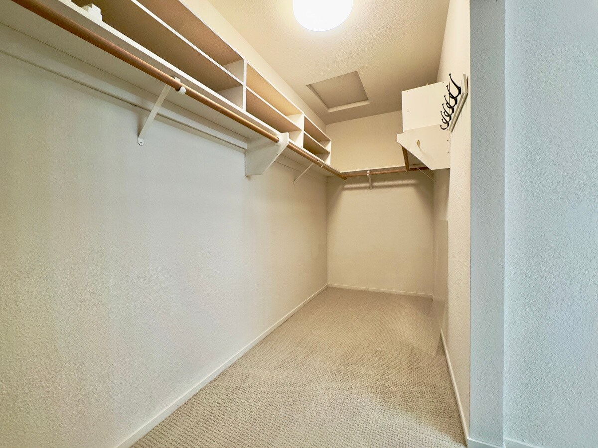 Building Photo - 2221 Pinehurst Way