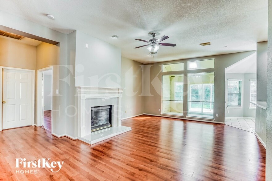 Building Photo - 10330 Claybrook Dr