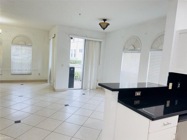 Building Photo - 3 br, 2 bath Condo - 4311 SW 160th Ave Apt...