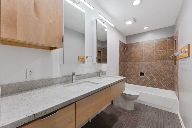 Building Photo - 2623 Woodridge Cove Dr