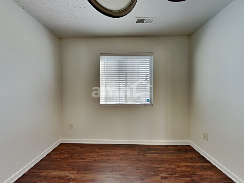 Building Photo - 1066 Bridgend Dr