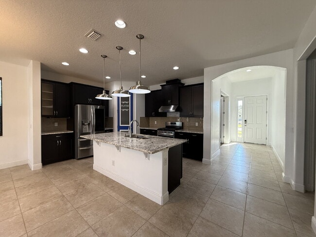 Building Photo - 4BR, 2.5BA home with resort style outdoor living!