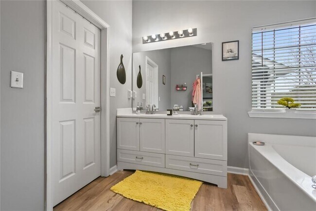 Building Photo - 1464 Gates Cir SE