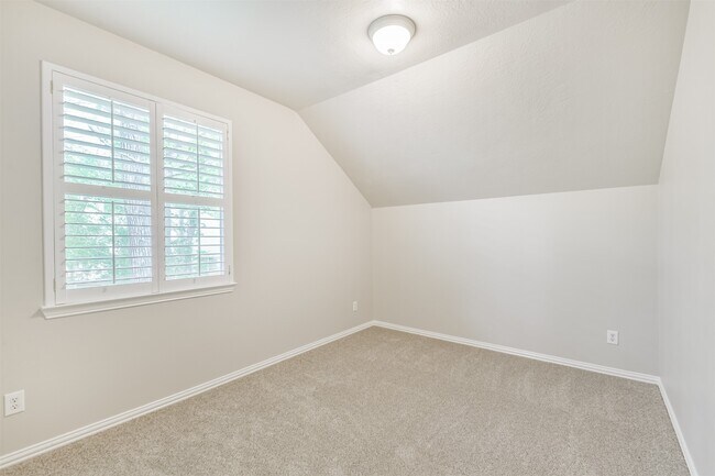 Building Photo - 6 Cordella Pl