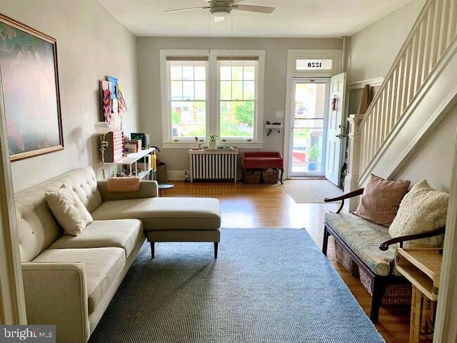 Building Photo - 1228 W 37th St