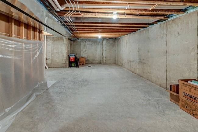Building Photo - 2733 Spark St