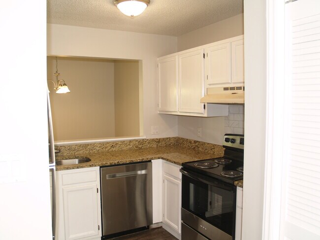 Building Photo - 2832 Iron Gate Ln