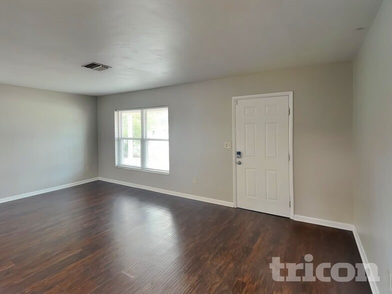 Building Photo - 1481 Falmouth Ave