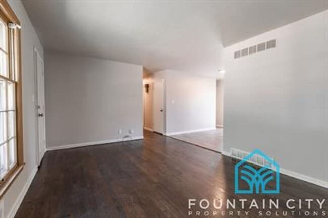 Building Photo - 405 Hooke Ave