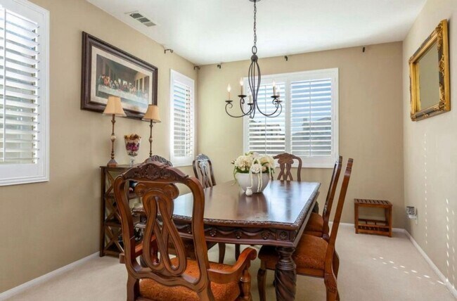 Building Photo - Spacious 5BR House in Palmdale