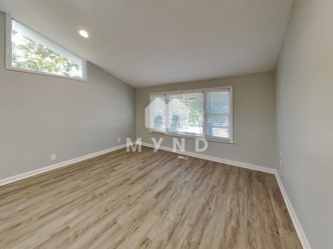 Building Photo - 627 Rountree Rd